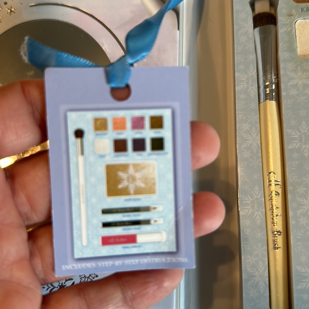 ELF Disney Elsa Snow and Ice Beauty Book Makeup - Picture 10 of 16